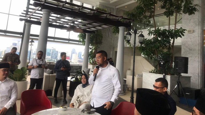 Guruh Tirta Lunggana, menyambangi kantor DPP Partai NasDem di Menteng, Jakarta Pusat. Guruh Tirta menyatakan dukungan kepada Anies Baswedan sebagai bakal calon presiden (capres) 2024.
