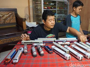 Perajin Miniatur Kereta Api Asal Mojokerto Lakukan Riset Sampai Ambarawa