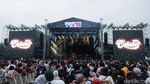 Aksi Cokelat Reuni di Panggung Konser Sheila On 7