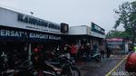Usai Demo Ricuh, Garis Polisi Membentang di Kantor Arema FC