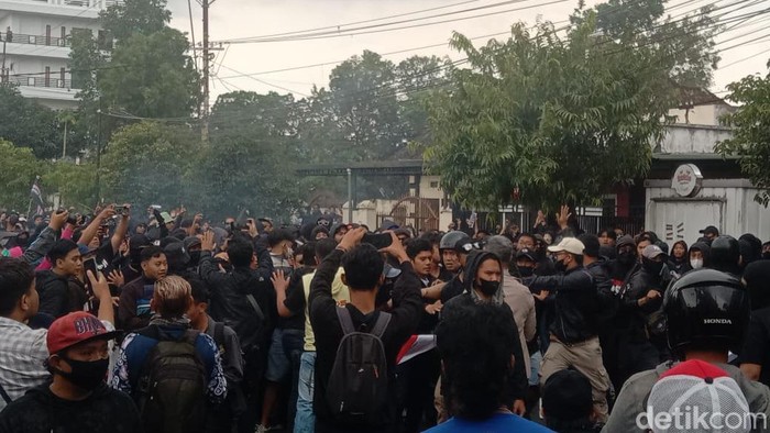 Demo kantor Arema