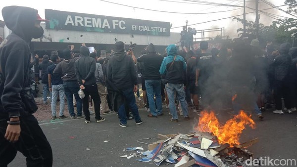 Penampakan Sisa Ricuh Demo Aremania di Kandang Singa Arema FC