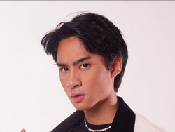 Gaya Devano Danendra Bikin Heboh, Pose di Toilet Tak Pakai Celana