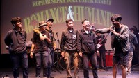 Mereka menggelar aksi lewat musik dan sharing dengan berbagai tema bersama akademisi. Selain itu juga untuk menunjukkan dukungan moral terhadap korban Tragedi Kanjuruhan dan berharap tragedi Kanjuruhan jadi pelajaran berharga bagi perbaikan sepak bola nasional. 