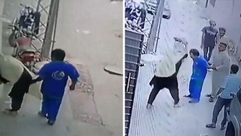 Mencolek bokong sembarangan termasuk pelecehan seksual lho. Jangan heran kalau kalian tiba-tiba ditangkap dan dipukuli pakai sandal seperti pria ini. Foto: Reddit via Bored Panda