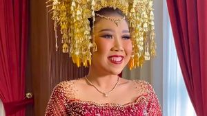 Foto: Kiky Saputri Gelar Resepsi Adat Minang dan Western, Gayanya Memesona