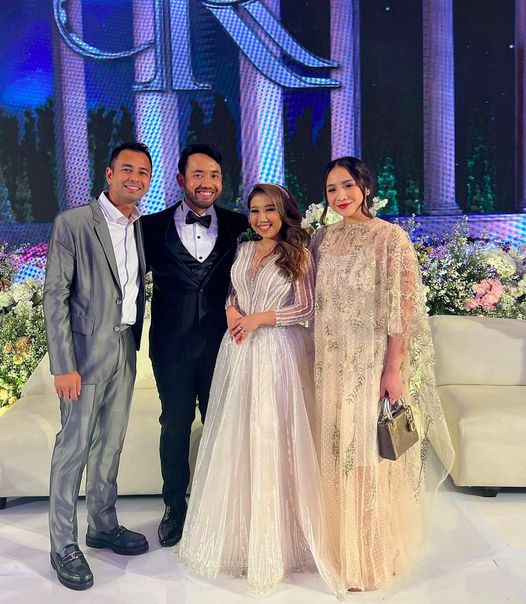 Gaya Kiky Saputri di Resepsi Pernikahan