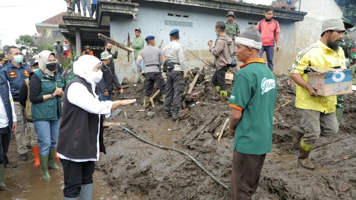 Cuaca Ekstrem Landa Jatim Sepekan Ke Depan Khofifah Imbau Warga Waspada