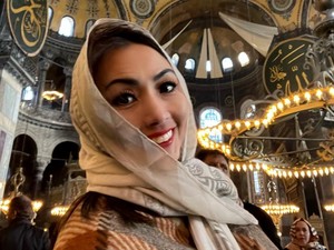 Cerita Seru Eks Kontestan Mrs World 2014 Imelda Budiman Liburan ke Yunani