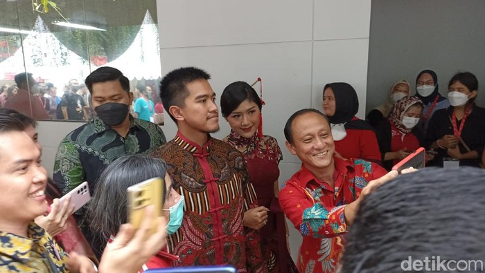 Kaesang dan Erina turut hadir di acara perayaan Imlek Nasional 2023 di Lapangan Banteng, Jalarta Pusat, Minggu (29/1/2023). (Tiara Aliya/detikcom)