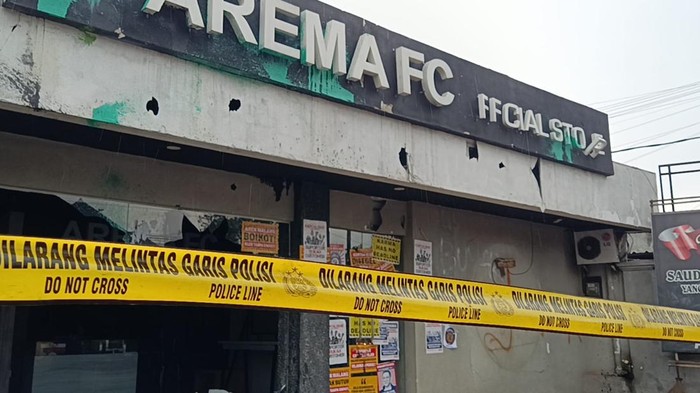 kantor arema fc dirusak aremania