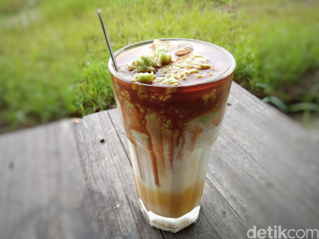 Kopi Susu Tape Bakung ala Warung Mimi Sepuh Cirebon.