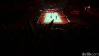Dalam pertandingan di Istora, Senayan, Jakarta, Minggu (29/1/2023), Leo/Daniel bertarung ketat pada awal gim, skor imbang 4-4. Setelah itu, Leo/Daniel lalu menambah keinggulan hingga menutup interval pertama dengan skor 11-6. Leo/Daniel sempat menjauh 13-8. Namun, He/Zhou mampu meraih tiga poin beruntun untuk merapatkan jarak.