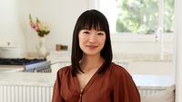 Ratu Kerapian Marie Kondo Yang Kini Ngaku Nyerah Beberes Rumah