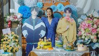 Ketika ulang tahunnya yang lalu, Mikha Tambayong merayakan dengan penuh sukacita. Selain kue yang manis, ada juga idolanya yang menemani dalam bentuk standing idol. Foto: Instagram/mikhatambayong