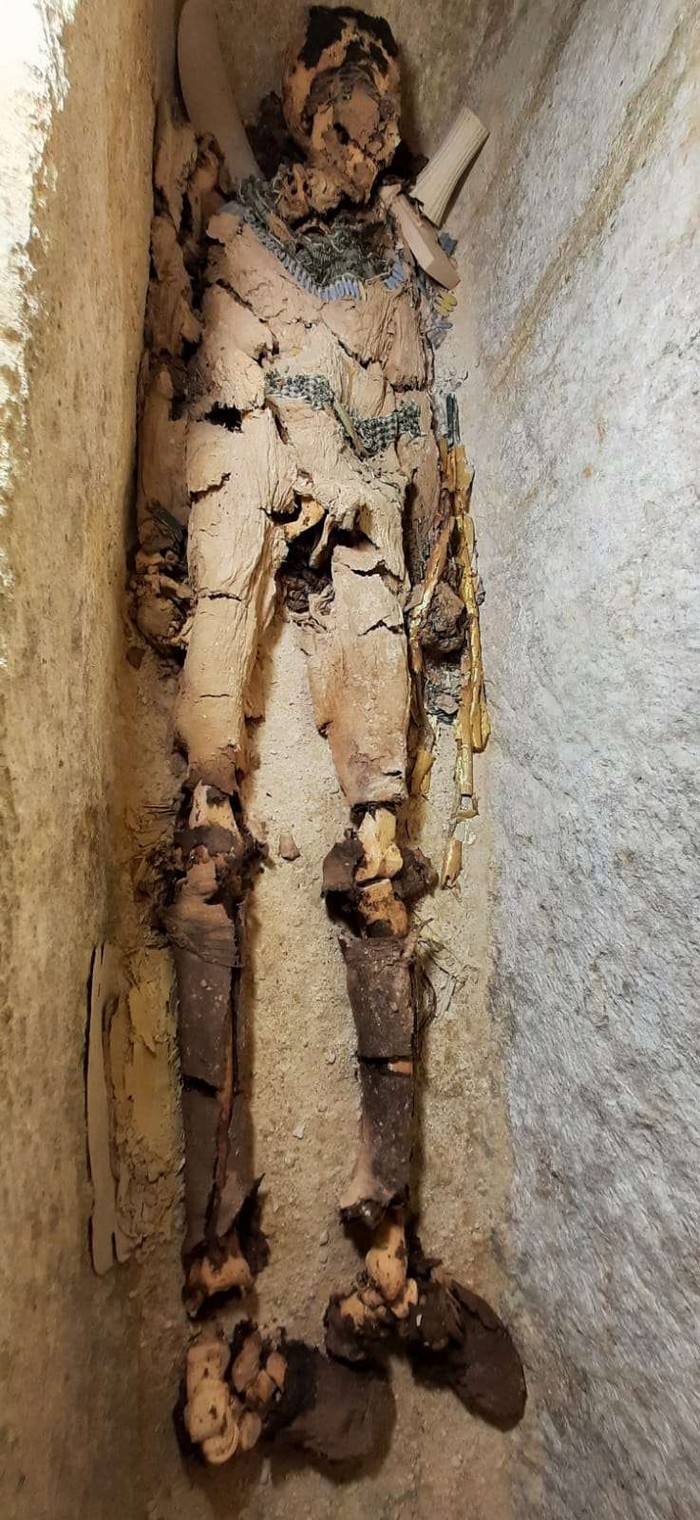 Mumi tertua non-kerajaan di Saqqara yang ditemukan tim arkeologi dan Egyptology di bawah pimpinan Zahi Hawass.