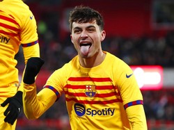 Barcelona tidak berencana melepas Pedri meski si pemain jadi salah satu yang paling banyak diincar klub top Eropa. Foto: AP/Joan Monfort
