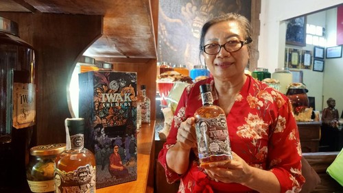 Pemilik Iwak Arumery Ida Ayu Puspa Eny (65) di Jalan Marlboro No.41 Denpasar, Bali,  Sabtu (28/1/2023).