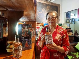 Dari Pengobatan Jadi Perajin Arak
