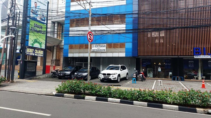 Penampakan Fenomena Kantor-Ruko Kosong di Ibu Kota Pasokan ruang kantor di Jakarta tidak berimbang dengan tingkat keterisiannya. Akibatnya, beberapa kantor maupun rumah toko (ruko) banyak yang dijual maupun disewakan.