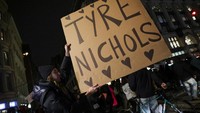 Aksi ini dilakukan setelah beredarnya video Nichols dipukuli oleh lima perwira polisi di Kota Memphis. Nichols meninggal tanggal 10 Januari 2023 atau tiga hari setelah dianiaya.