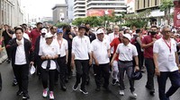 Jokowi bersama jajaran menteri dan para duta besar negara-negara anggota ASEAN serta negara sahabat lainnya juga mengikuti Parade ASEAN di Jalan MH. Thamrin, Jakarta.