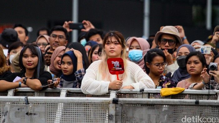 Ragam ekspresi Sheila Gank di konser Sheila On 7 'Tunggu Aku di Jakarta', JIExpo Kemayoran, Sabtu (28/1/2023).