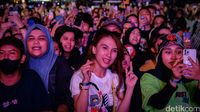 Ekspresi Meriah Sheila Gank Nonton Konser Sheila On 7 Di Jakarta