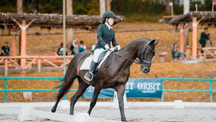 Victoria Lee Berjaya di Aragon Kavelari Cup 2023 Atlet muda Equestrian, Victoria Lee, meraih dua kemenangan di kejuaraan Aragon Kavelari Cup 2023. Kejuaran itu digelar di Denkavkud, Parongpong, Bandung.