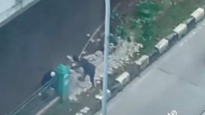 Viral aksi pencurian besi pagar pembatas depan RSUD Koja Jakut