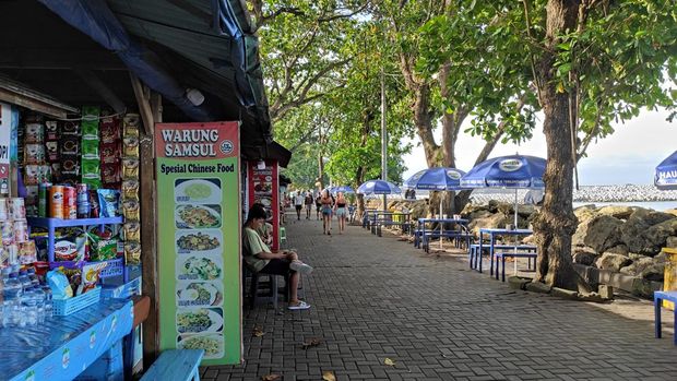 Warung Samsul yang menjual menu chinese food halal di tepi Pantai Sanur, Kota Denpasar. (I Wayan Sui Suadnyana/detikBali)