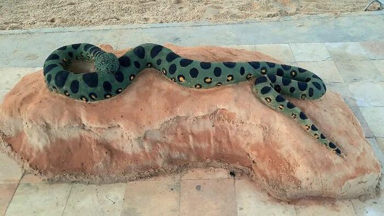 Seorang seniman asal Spanyol bernama Andoni Bastarrika, membawa seni pahat pasir ke tingkatan yang berbeda.