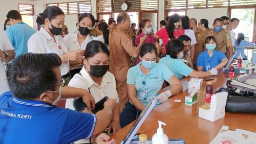 1.500 orang PNS di lingkungan Pemkab Tabanan mendapatkan vaksin booster kedua pada hari ini, Senin (30/1/2023).