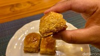 Abang Turki Turkish Street Food menawarkan menu dessert seperti pudding nasi vanila (Rp 35.000) dan baklava (Rp 45.000), seporsinya diisi sebanyak 3 buah.  Foto: detikcom/Riska Fitria