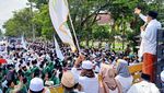 Penampakan Massa Coret Foto Paludan-Bendera Swedia di Demo Bela Al-Quran