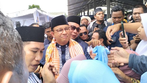 Anies Rosyid Baswedan disambut ribuan jamaah di Yayasan Pondok Pesantren Atthohiriyah Alfadiliyah (Yatofa) di Desa Bodak Kecamatan Praya Lombok Tengah, Senin (30/1/2023).