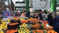 Menjadi pasar tertua di London, Pasar Bourugh tak pernah sepi. Pengunjung bisa membeli daging hingga ikan segar disini. Ada juga aneka keju khusus yang bisa dipilih. Foto: traveltriangle.com
