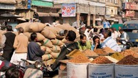 Menampung segala macam rempah-rempah, pasar Gadodia di India selalu ramai. Bahkan ini menjadi tujuan bagi restoran untuk mencari bahan rempah-rempah. Foto: traveltriangle.com