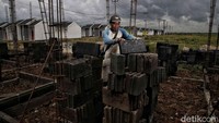 Perlu diketahui Kementerian PUPR (Pekerjaan Umum dan Perumahan Rakyat) mengalokasikan anggaran sebesar Rp 25,18 triliun atau setara dengan 220.000 unit untuk kuota pembiayaan Kredit Pemilikan Rumah (KPR) subsidi dengan skema FLPP (Fasilitas likuiditas Pembiayaan Perumahan) tahun.