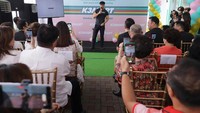 Turut hadir Managing Director K3 Mart Darwin, Business Director K3Mart Kim Gi Youck, Investor K3Mart The Kim Hai, Investor K3Mart Deddy Corbuzier, Staf Khusus Presiden Diaz Hendropriyono dan Executive Director K3Mart Richard Stanley saat Grand Opening K3Mart di Pantai Indah Kapuk (PIK), Jakarta Utara, Minggu (29/1/2023). 