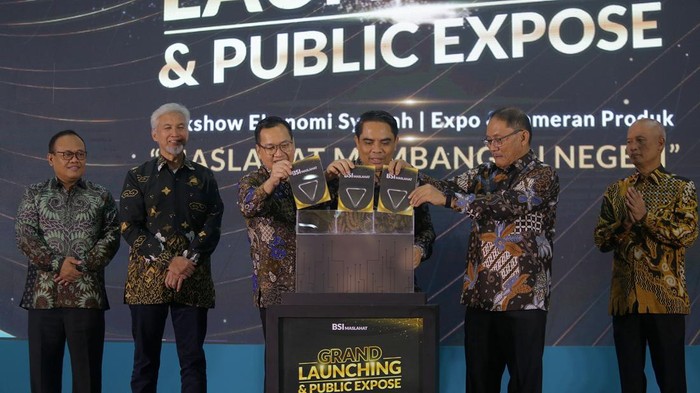 BSM Umat Resmi Jadi BSI Maslahat BSI Maslahat menggelar Grand Launching & Public Expose. Mereka memperkenalkan BSM Umat yang telah bertransformasi menjadi BSI Maslahat sebagai mitra BSI.