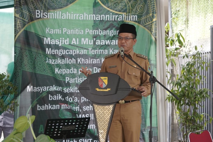 Bupati Bandung Dadang Supriatna meresmikan Masjid Al Muaawanah.
