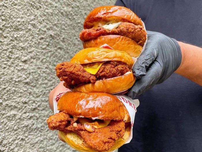 Burger ayam ala Nashville yang pedas gurih di Jakarta