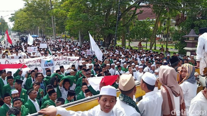 Demo DPRD Pamekasan