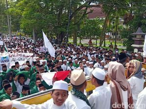 Aksi Damai Bela Al-Quran di Kantor DPRD Pamekasan Dijaga Ketat Brimob