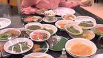 Denada Doyan Kulineran, Ini Momennya Makan Nasi Padang dan Donat