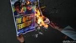 Detik-detik Bendera Swedia Dibakar Massa Aksi Bela Al-Quran