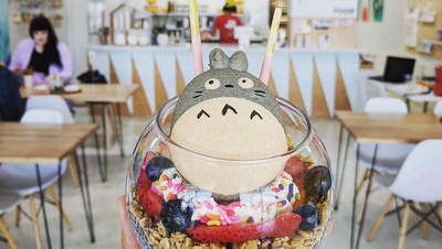 Di Kafe Ini Bisa Belajar Melukis Sambil Ngemil Kue Gaya Anime Jepang