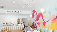Tidak hanya itu, pemilik kafe ini juga sering mengadakan acara atau workshop tentang seni yang dihadiri oleh seniman lokal setiap minggunya. Foto: Pool/Site