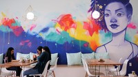 Setelah lulus dengan gelar seni visual, arsitektur, dan biokimia Lulu Fang dan Amy Lin memutuskan untuk membuka kafe seni yang telah menjadi impian mereka bertahun-tahun. Foto: Pool/Site